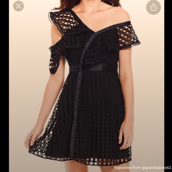 Robe Gianni Bini Camden - épaule Froide, Col Montant, Couleur Rubis, Taille L, Neuve Avec étiquettes